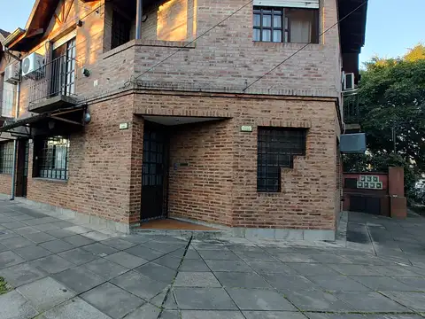 Alquiler de Oficina, Local o Deposito Todo en Planta Baja con Patio - Panama 996 Martinez