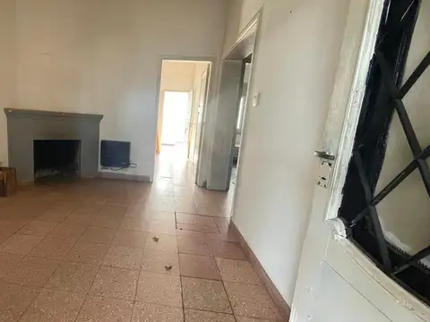 Casa 4 ambientes con 1 baño