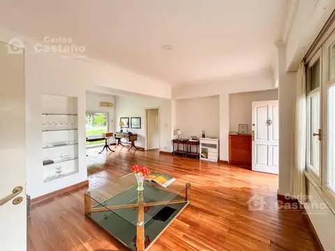 Excelente Casa 5 Ambientes con Jardín, Pileta y Cochera