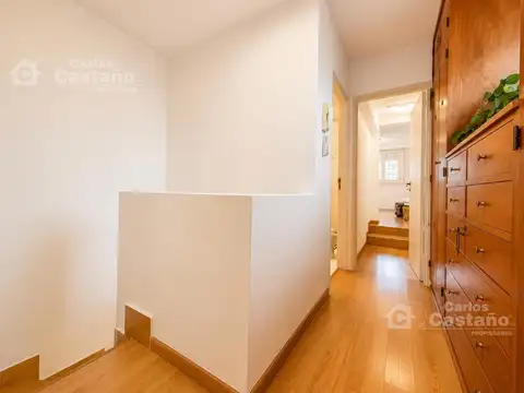 Excelente Casa 5 Ambientes con Jardín, Pileta y Cochera