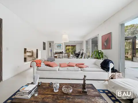 Casa en Venta con 2 cocheras