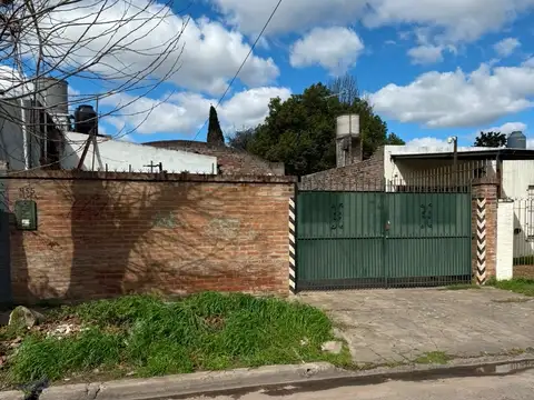 Alvear entre Cabo 1ero Sulling y Consejal Oscar Larroca