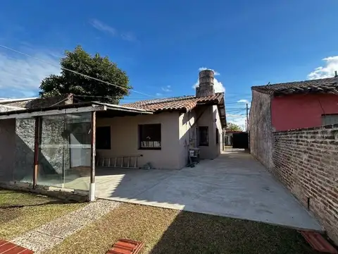 Casa en Venta 8 Ambientes en Villa De Mayo