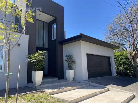 Casa en Venta en Santa Barbara, USD 1.450.000