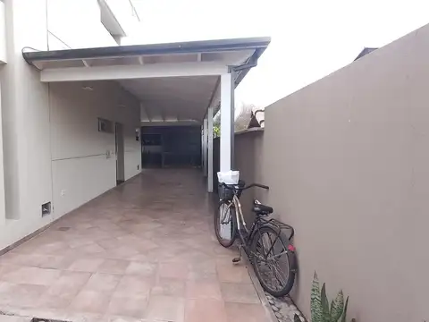 Barrio Los Dos Chinos, Funes, 4 dormitorios, pileta, lote 525 m2, 197 m2 cubiertos