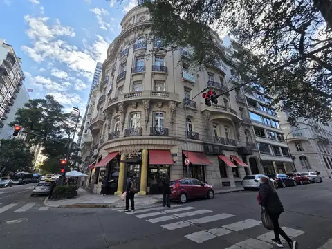 Departamento en venta frente a Plaza San Martín. 322 mts2