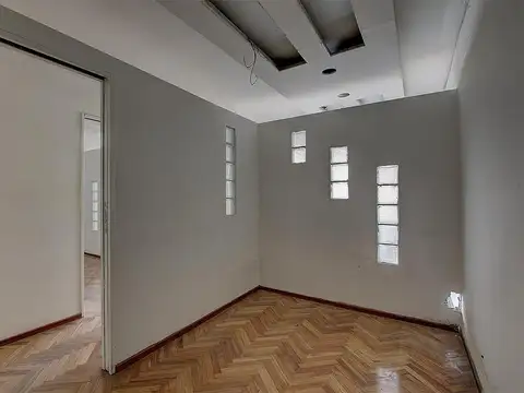 Cabildo y Congreso oficina al frente con balcon 60 M2