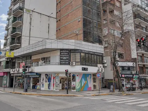 Cabildo y Congreso oficina al frente con balcon 60 M2
