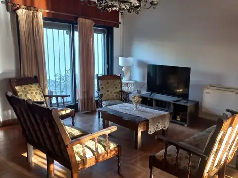 Casa en Venta con 4 cocheras