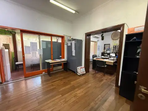 Oficina en Alquiler con 1 cochera