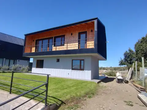 Venta Casa a Estrenar en Altos Pinar del Sol – PH Independiente con Parque Propio