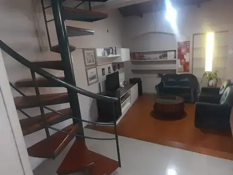 Casa 6 ambientes con 2 baños