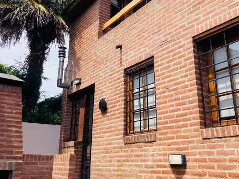 Casa 4 ambientes con 3 baños