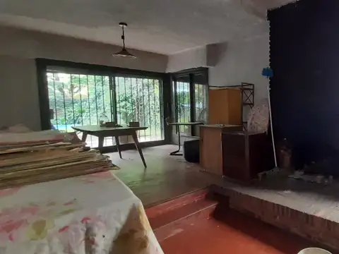 Casa 3 ambientes con jardín y pileta