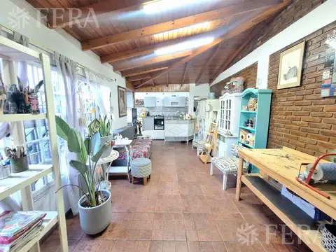 Venta casa multifamiliar para 3 familias en Ezpeleta Este