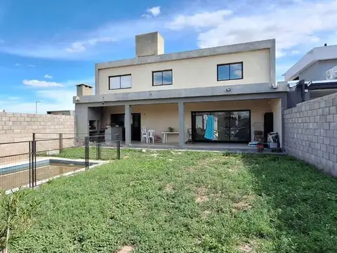 Venta Casa 4Dormitorios c/pileta Docta
