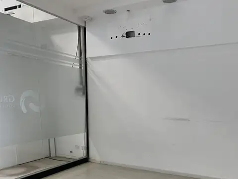 Importante local de 650mts2, vidriera al frente, la mejor ubicacion en pleno Centro