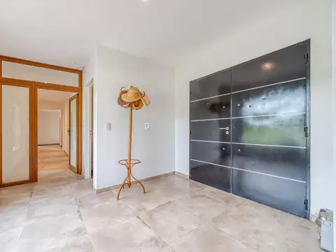 Casa 7 ambientes con 4 baños