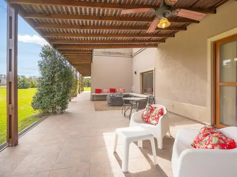 Casa en Venta en Loma Escondida, USD 370.000