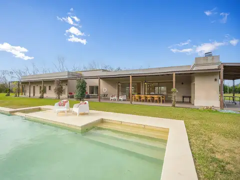 Chacra en Venta 5 dorm, con Cancha de Tenis en Barrio Privado Loma Escondida, Open Door