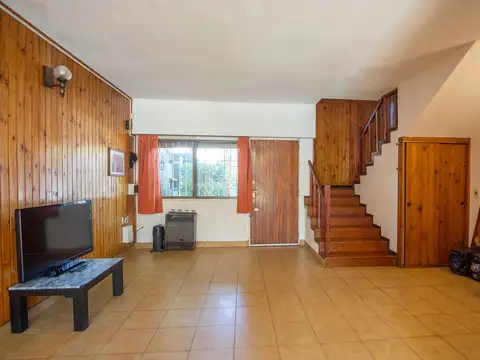 Venta casa 4 ambientes Boulogne jardin y pileta