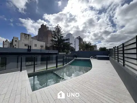 Ituzaingo y Buenos Aires - Dpto de 2 Dormitorios Externo. Posibilidad cochera.