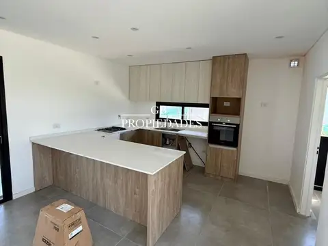 Casa en Venta con 3 cocheras