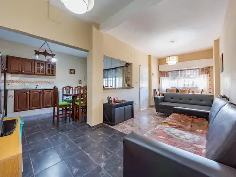 Casa 5 ambientes con 1 baño