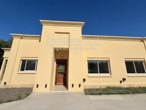 Casa en venta/alquiler 4 ambientes Barrio El Nacional