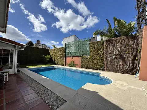 Casa en Venta con 4 cocheras