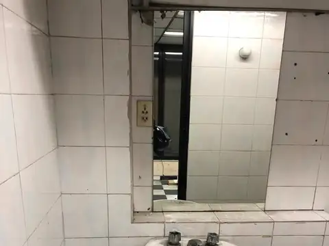 Local en Venta Via Púb.