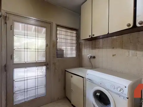 Casa 5 ambientes con 2 baños