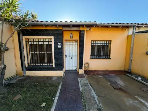 CASA 3 AMBIENTES CON PATIO - VILLA BALLESTER