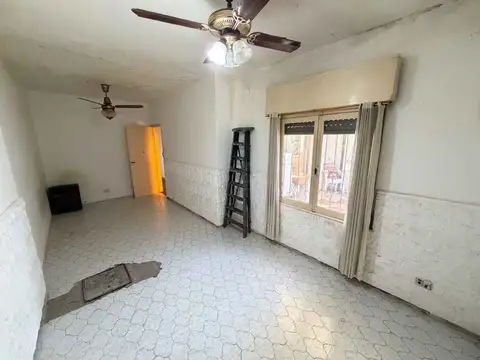 CASA 3 AMBIENTES CON PATIO - VILLA BALLESTER