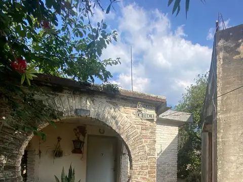 VENTA CASA 4 AMBIENTES CON LOCAL GONZÁLEZ CATÁN