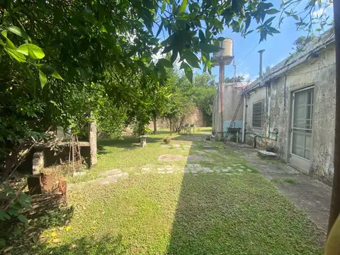 VENTA CASA 4 AMBIENTES CON LOCAL GONZÁLEZ CATÁN