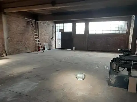 Oficina en Alquiler con 2 cocheras