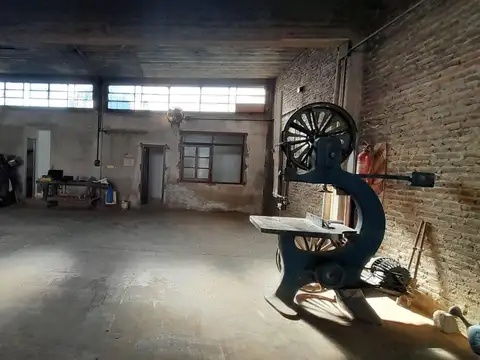 Villa Ballester - Alquiler de Galpón con Oficina