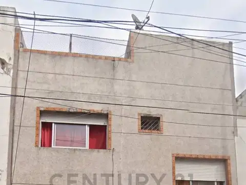 Venta PH 4 Ambientes a Refaccionar Liniers + Garage, Patio y Terraza.