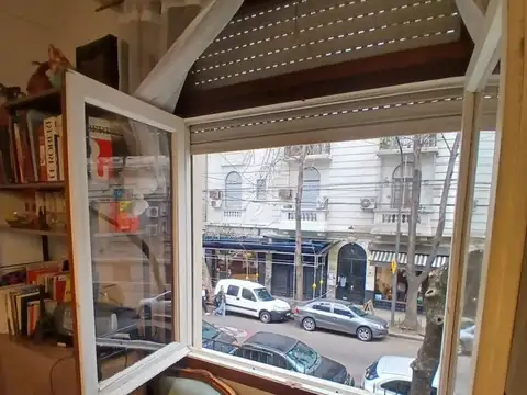 BELGRANO: 2 AMBIENTES FRENTE CON BALCÒN