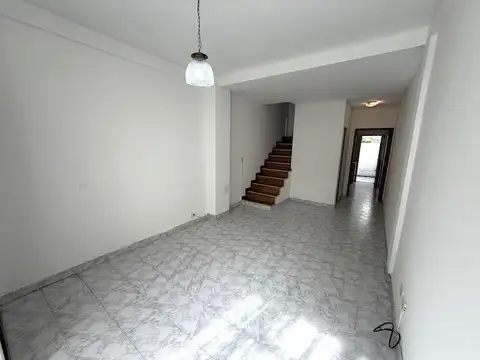 Depto Tipo Casa 3 ambientes con 2 baños
