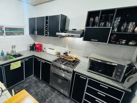 Casa 5 ambientes con 1 baño