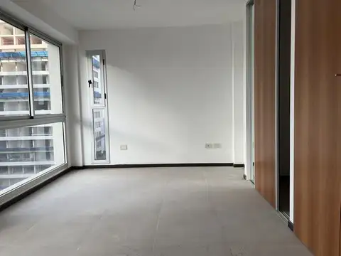 Muy lindo monoambiente con balcón, ideal estudio. Vista abierta.