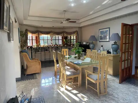 Casa en Venta con 2 cocheras