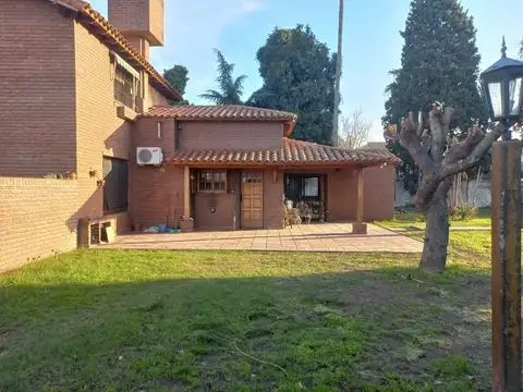 Casa en Venta con 2 cocheras
