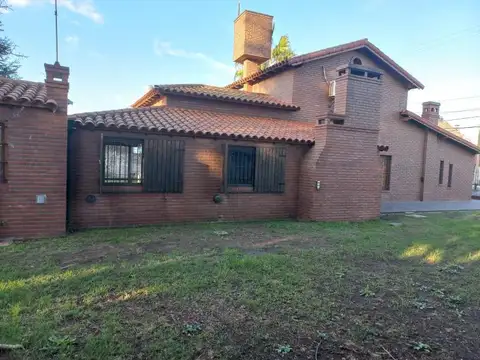 Teniente Mario Agustín del Castillo e/ José Hernández y Subteniente González