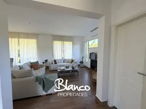 Casa 5 ambientes con 3 baños