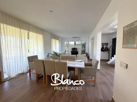 Casa en Alquiler Temporal con 2 cocheras