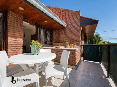 Casa 4 ambientes con 2 baños