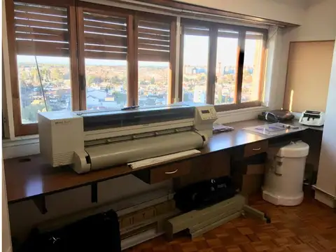 Dpto de 4 ambientes al frente con 2 balcones - a 2 cuadras e